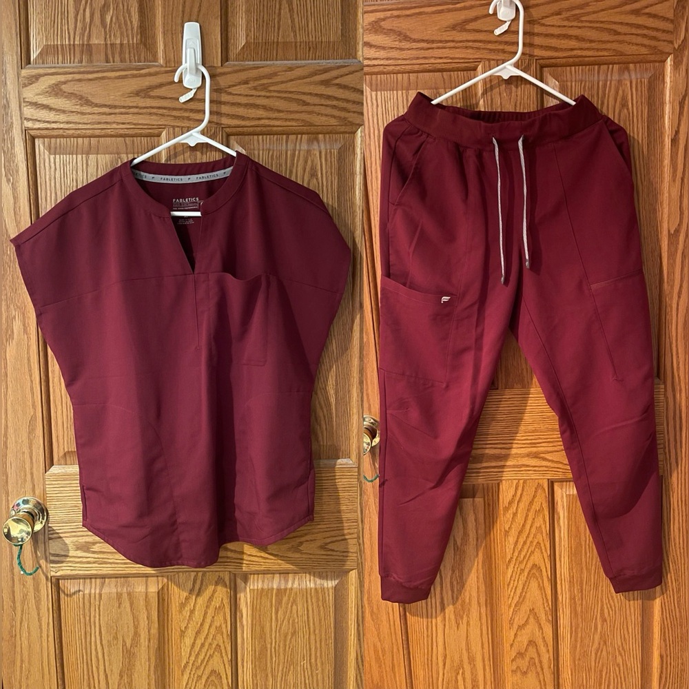 Fabletics Scrub Set
